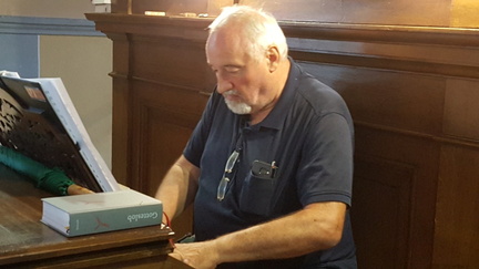 128  Pinggau 2018 - Organist am Werk